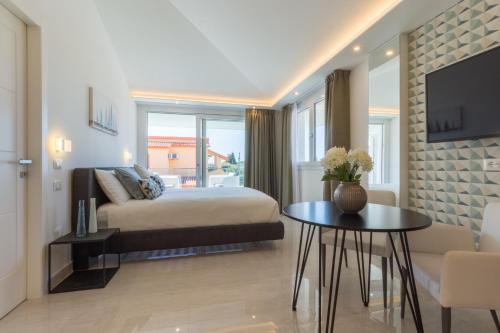 Residence Meridian Unità 7 — 4-Star Luxury Hotel in Villa San Pietro, Italy