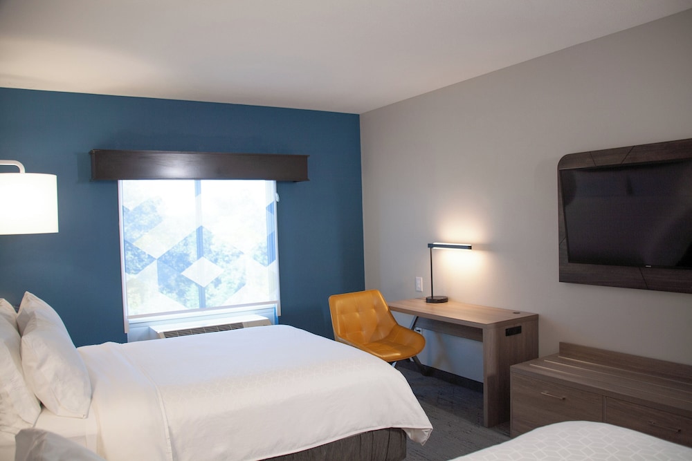 Holiday Inn Express and Suites Overland Park by IHG - photo 6