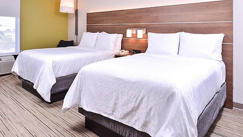 Holiday Inn Express Hotel & Suites Mount Pleasant by IHG - photo 12