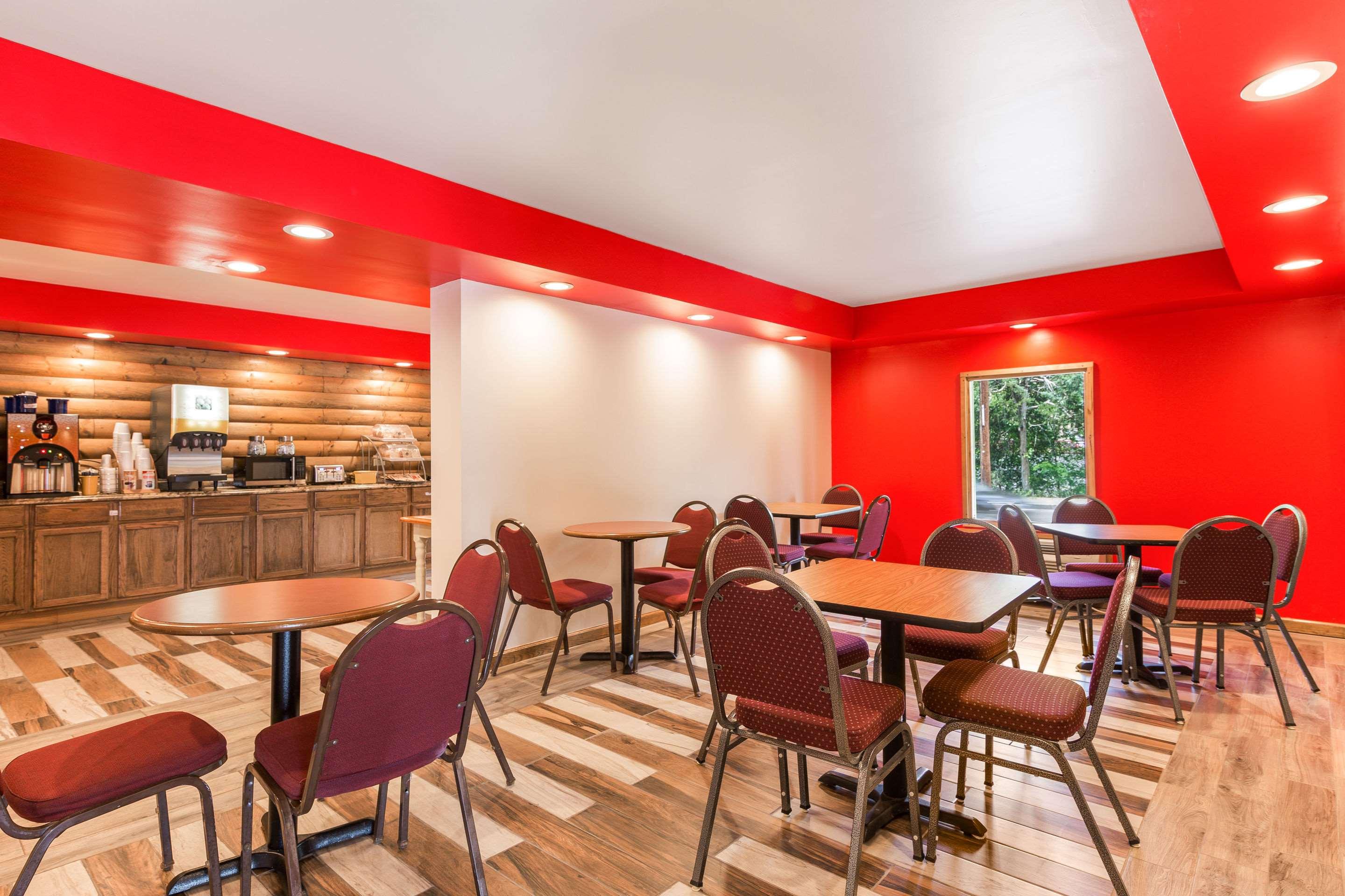 Econo Lodge Pigeon Forge TN - photo 25