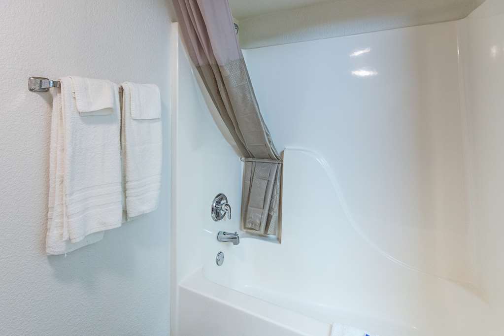 Motel 6 Cleveland TX - photo 16