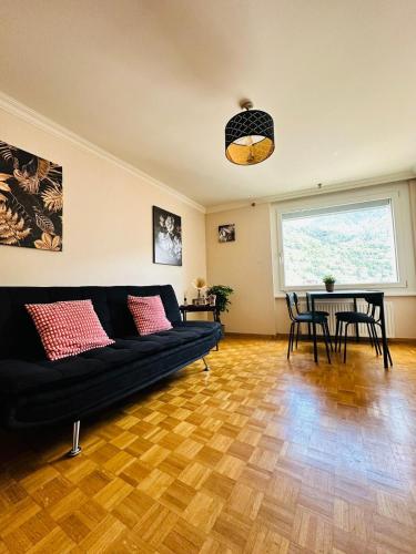 Lake View Appt Central 2 Bedroom 1 Bath — 4-Star Luxury Hotel in Montreux, Switzerland
