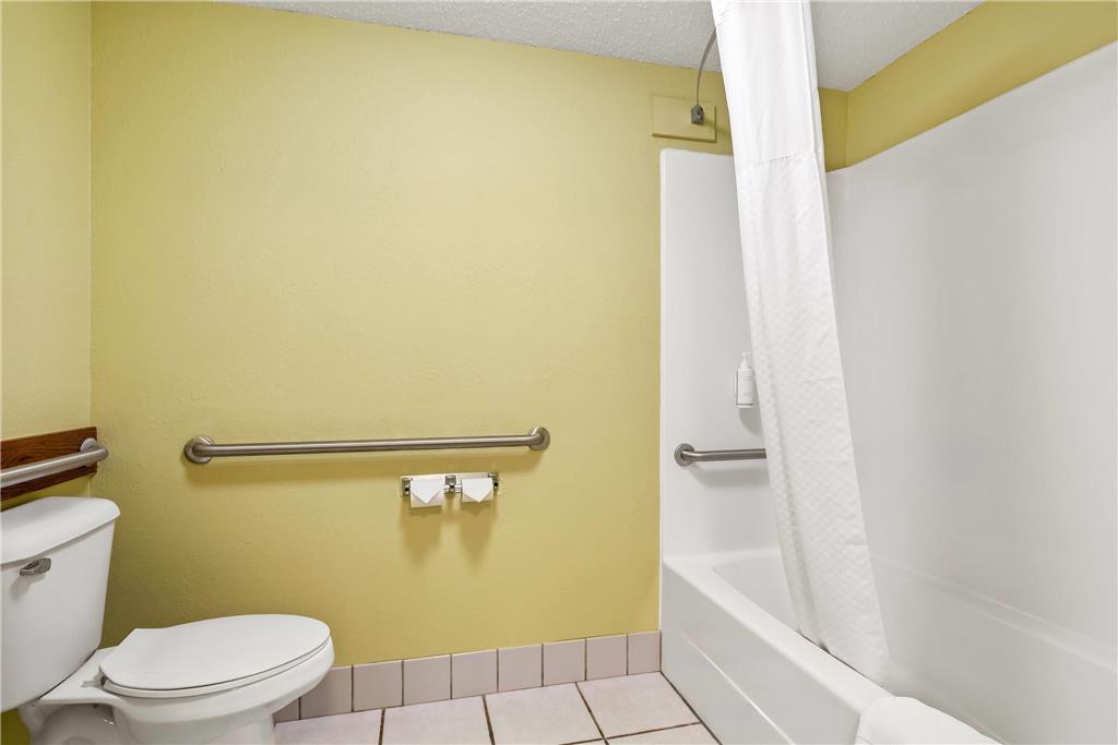 Super 8 by Wyndham Osseo WI - photo 12