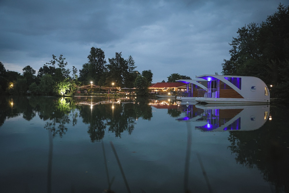 Floating Dream - carbon neutral hotel in Fiano