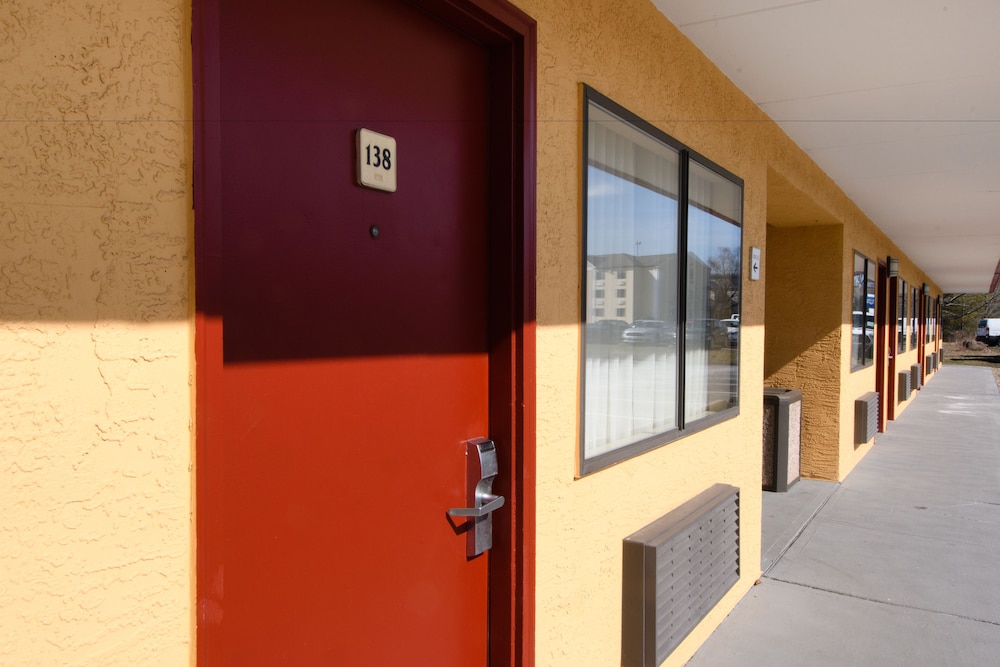Days Inn By Wyndham Pittsburgh Harmarville - photo 26
