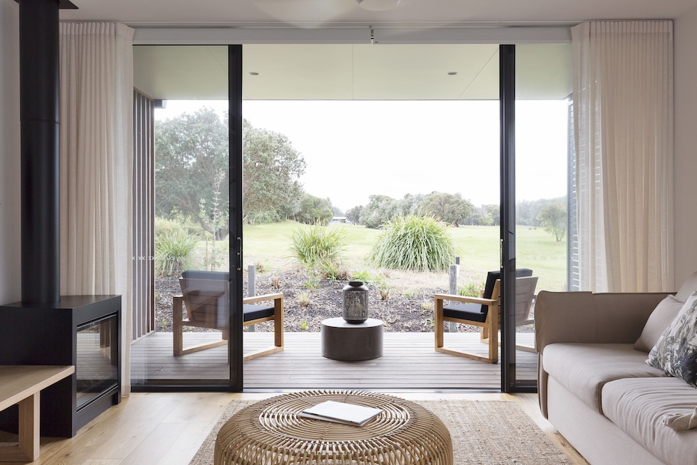 Bangalay Luxury Villas — 4-Star Luxury Hotel in Shoalhaven Heads, Australia