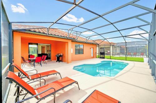 4BR Family Resort Home Pool and BBQ — hotel in Poinciana