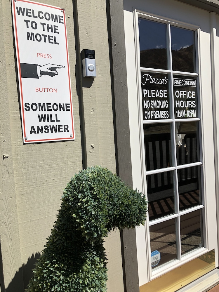 Piazza's Pine Cone Inn - photo 20