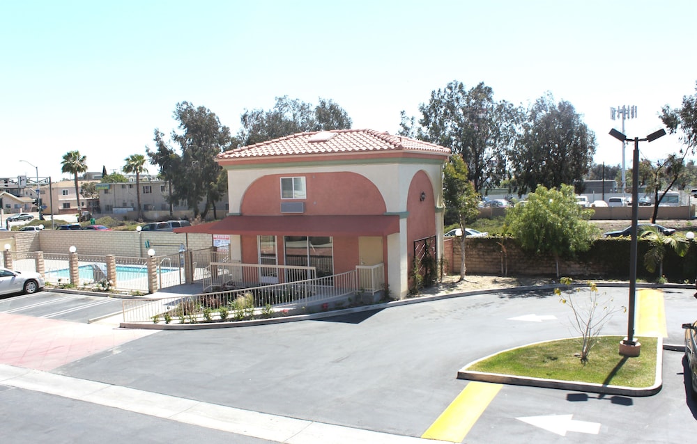 Crystal Inn Suites & Spas - photo 32