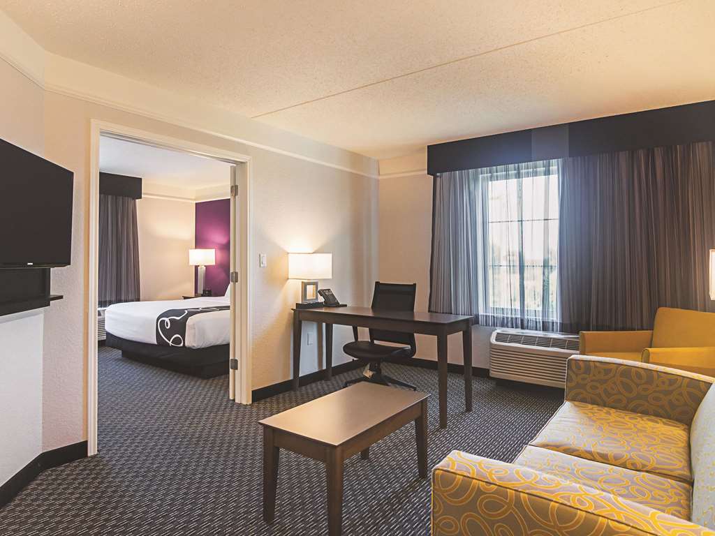 La Quinta Inn & Suites by Wyndham Oklahoma City NW Expwy - photo 39