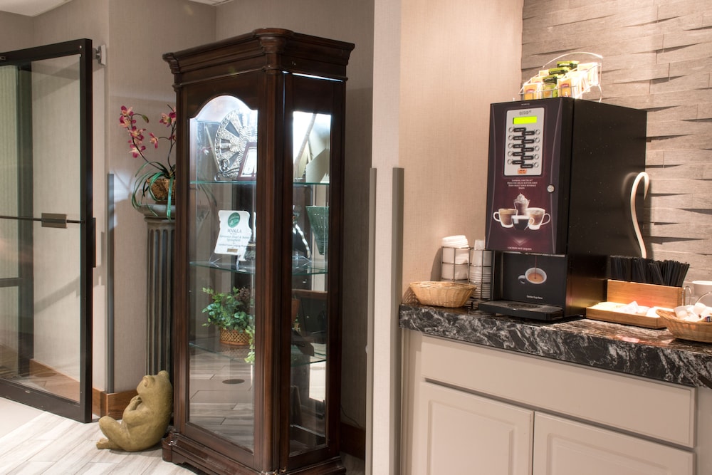 Greenstay Hotel & Suites - photo 4