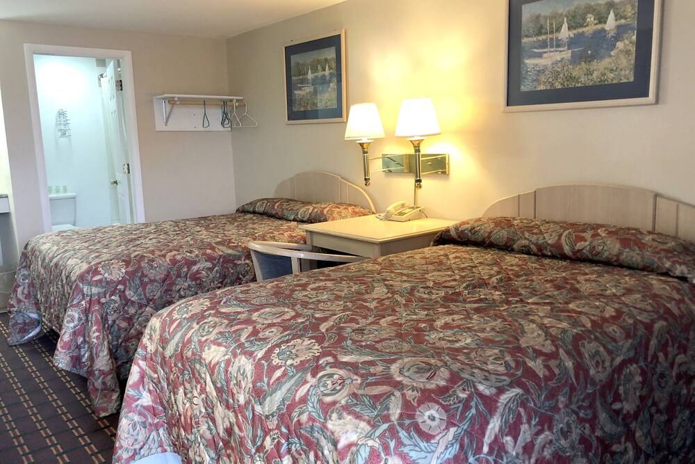 OYO Hotel Starlite Seneca Falls - photo 14