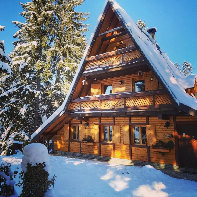 Holiday Home Tirol — 4-Star Luxury Hotel in Vlasic, Bosnia and Herzegovina