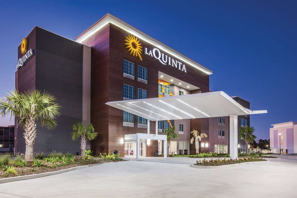 La Quinta Inn & Suites by Wyndham Baton Rouge Port Allen - photo 2