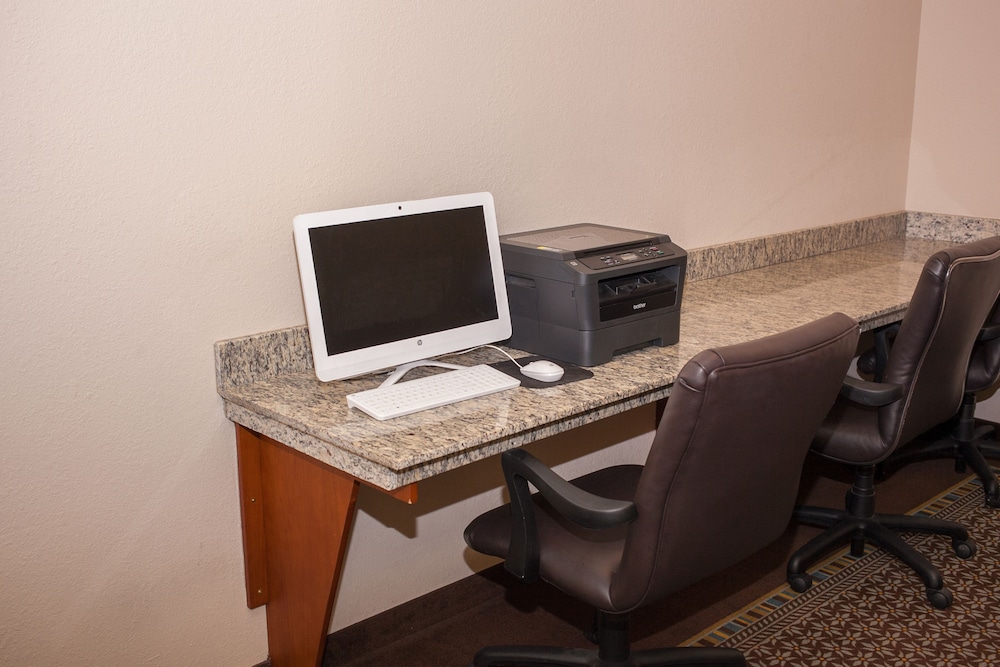Candlewood Suites Logan by IHG - photo 14