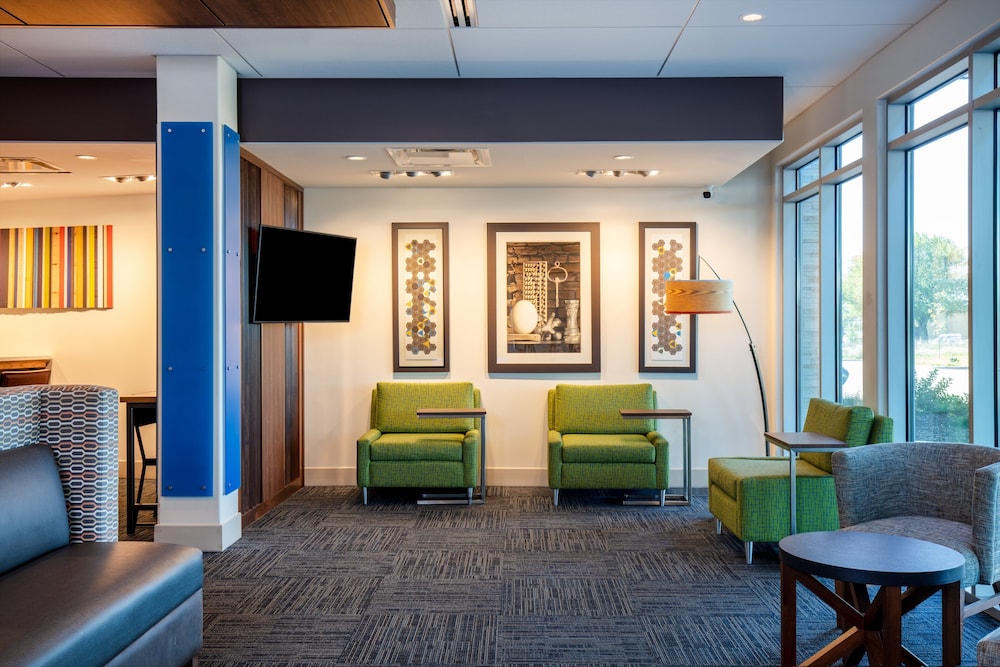 Holiday Inn Express & Suites Beloit by IHG - photo 31