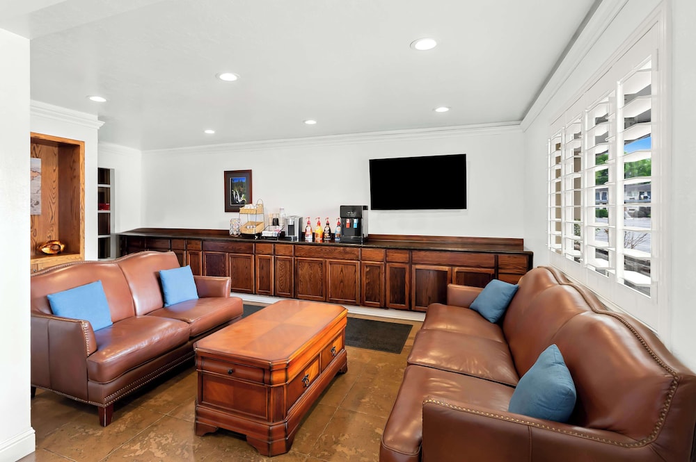 Surestay Plus Hotel by Best Western Susanville - photo 40