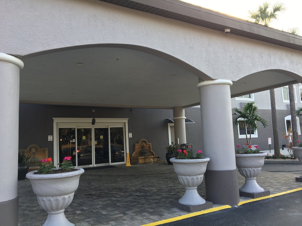 Days Inn & Suites by Wyndham Bonita Springs North Naples - photo 23
