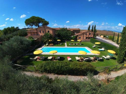 Apartment near Lake Trasimeno with Pool — 4-Star Luxury Hotel in Castiglione Del Lago, Italy