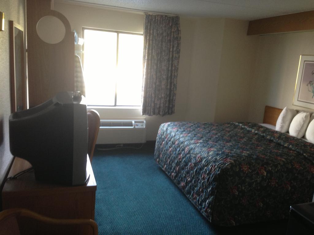 Economy Inn Brunswick - photo 4