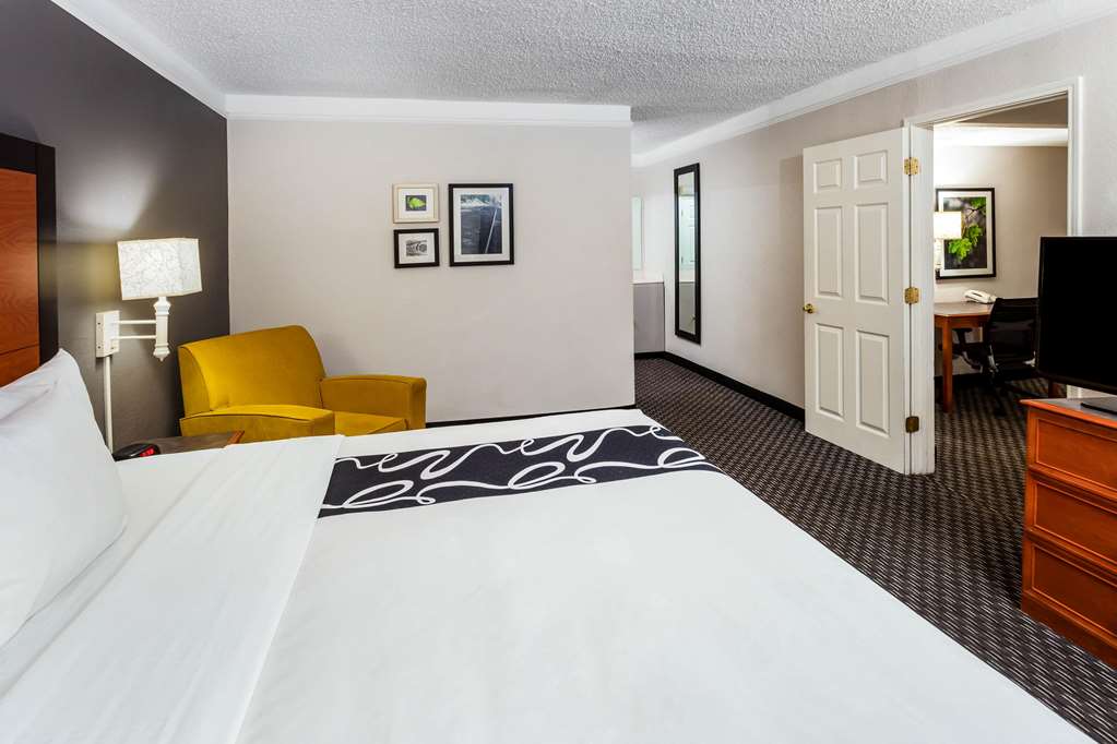 La Quinta Inn by Wyndham Laredo I 35 - photo 46
