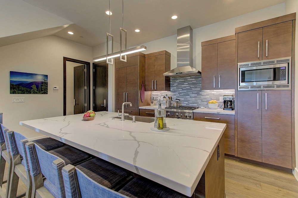 Juniper Landing 3 Bedroom by Avantstay Condo in Park City Mountain Resort w Pool Hot Tub & Gym - photo 27