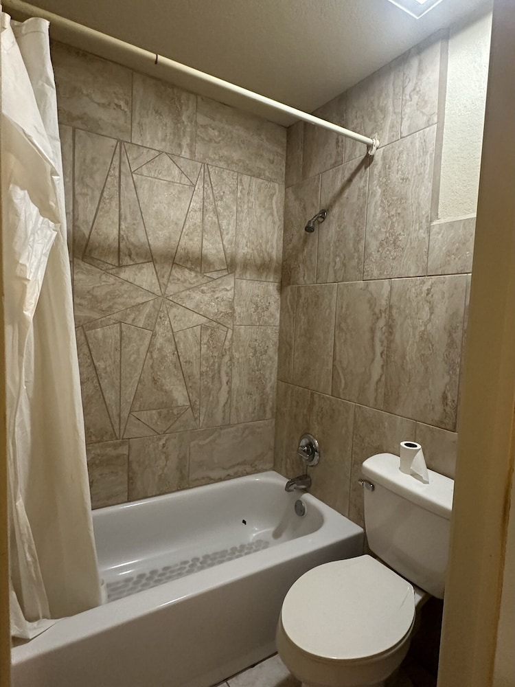 Travel Inn By OYO La Marque Texas City I 45 - photo 17