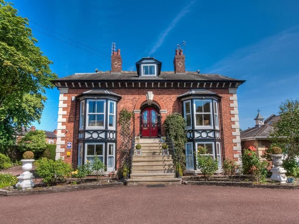 Brooklands Lodge — 4-Star Luxury Hotel in Sale, United Kingdom