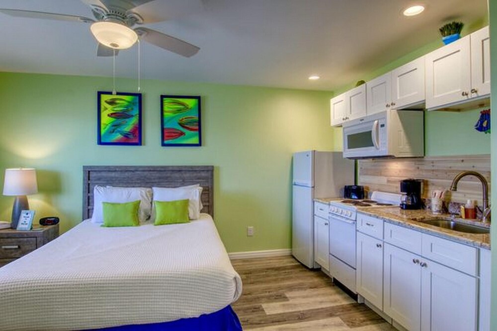 Beachgate CondoSuites and Oceanfront Resort - photo 45