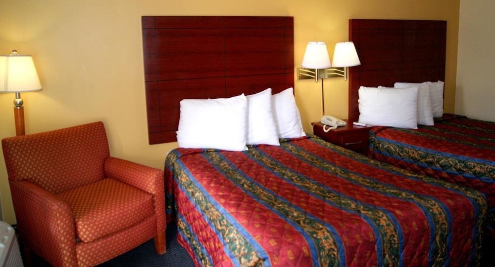 Red Carpet Inn - photo 20