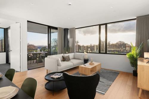 River View Retreat Luxury & central By KOSH BNB — 4-Star Luxury Hotel in Hamilton, New Zealand