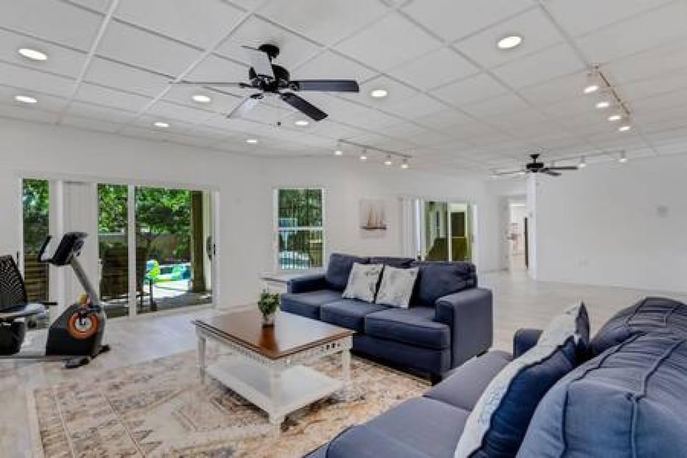 Siesta Key Marvel Pool SPA Deeded Beach Access - featured photo