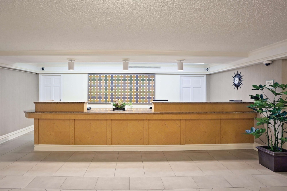 La Quinta Inn Merrillville - photo 11