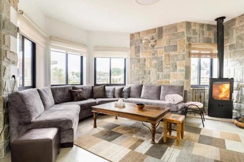 Al Razi Residency — 4-Star Luxury Hotel in Daliyat Al Karmel, Israel