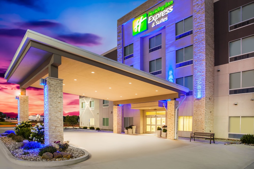 Holiday Inn Express & Suites Litchfield West by IHG — hotel in Litchfield