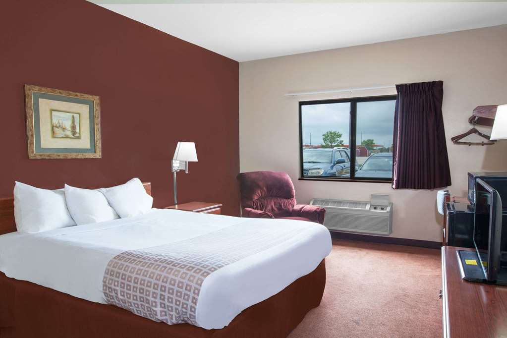 Super 8 by Wyndham Mason City - photo 14