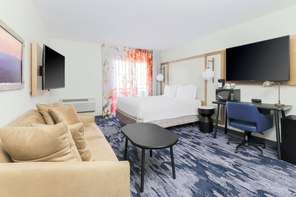 Fairfield Inn & Suites by Marriott San Jose Airport - photo 16