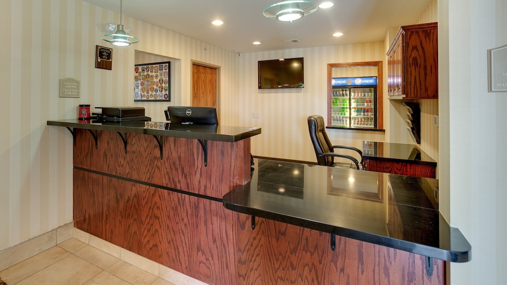 Cobblestone Inn & Suites Clintonville - photo 59
