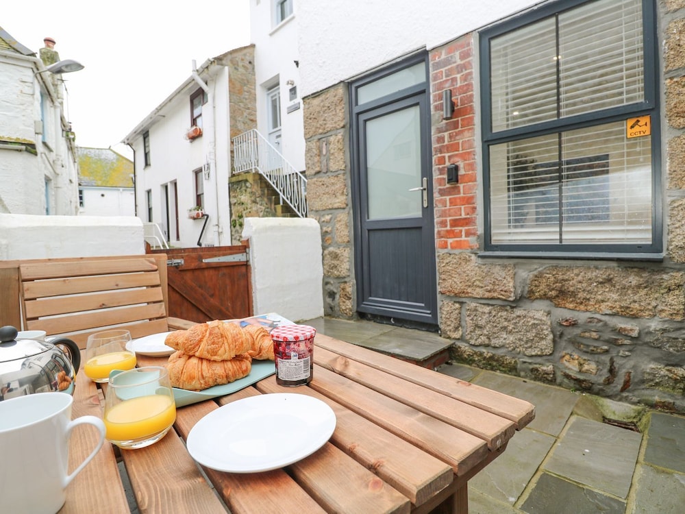 2A Salubrious Terrace in St Ives, United Kingdom