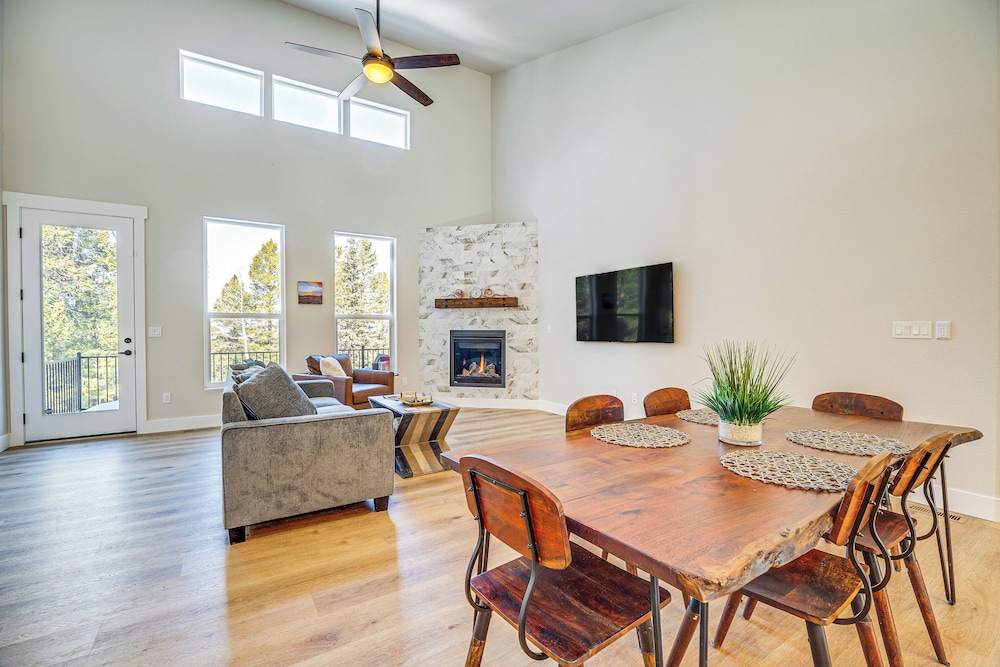 Modern Florissant Mountain Retreat with Deck and Grill — hotel in Florissant