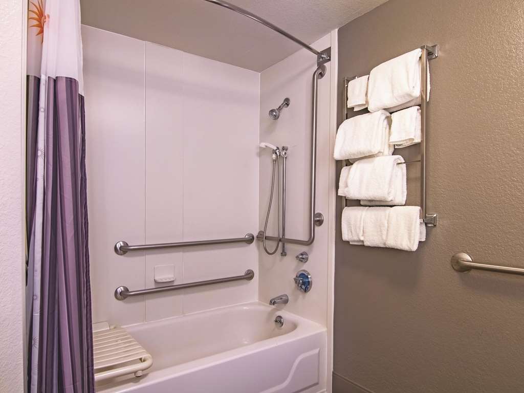 La Quinta Inn & Suites by Wyndham Oklahoma City Norman - photo 28