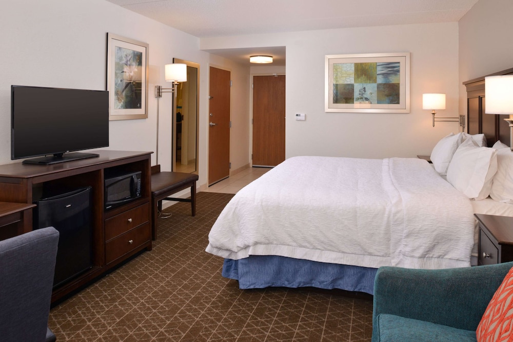 Hampton Inn & Suites Pueblo Southgate - photo 8