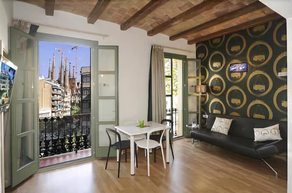 Apart Suites Hostemplo — 4-Star Luxury Hotel in Barcelona, Spain