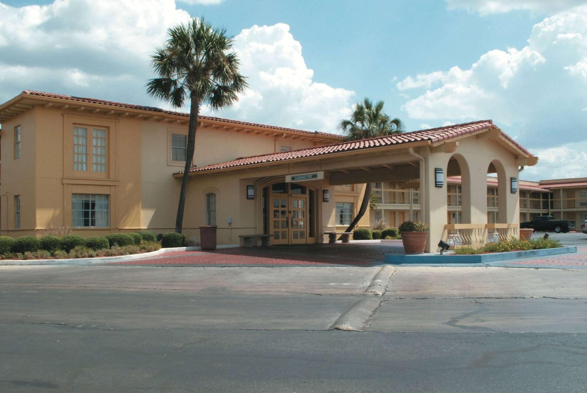 Baymont by Wyndham San Antonio South Park - photo 15