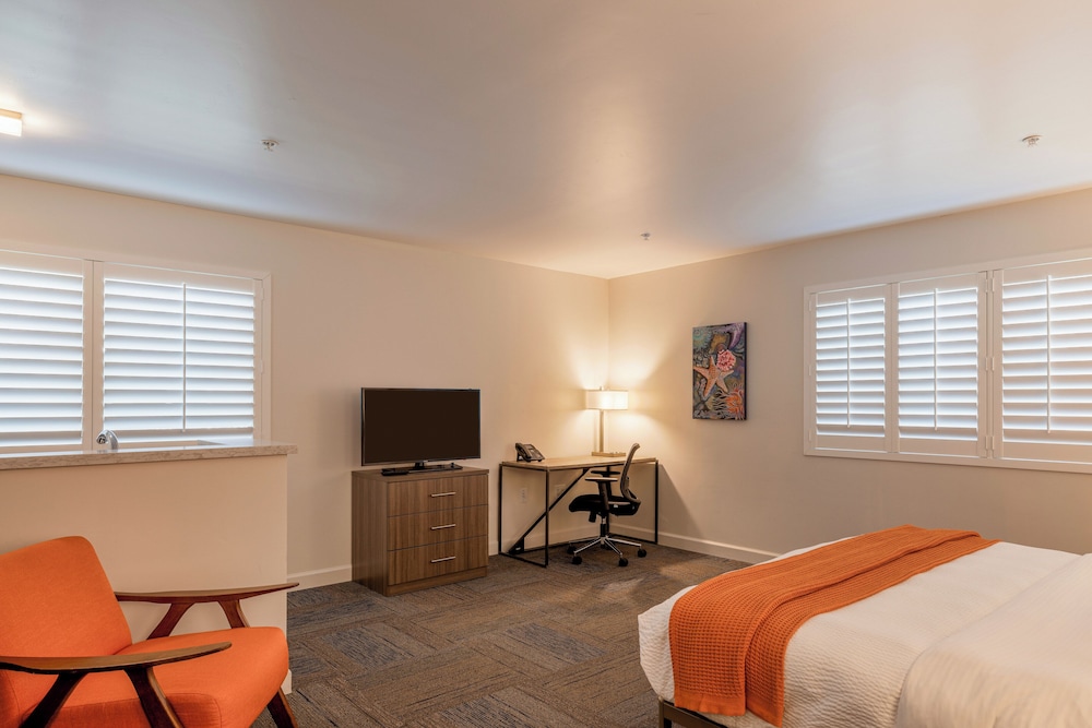 Inn At Moss Landing Point - photo 30