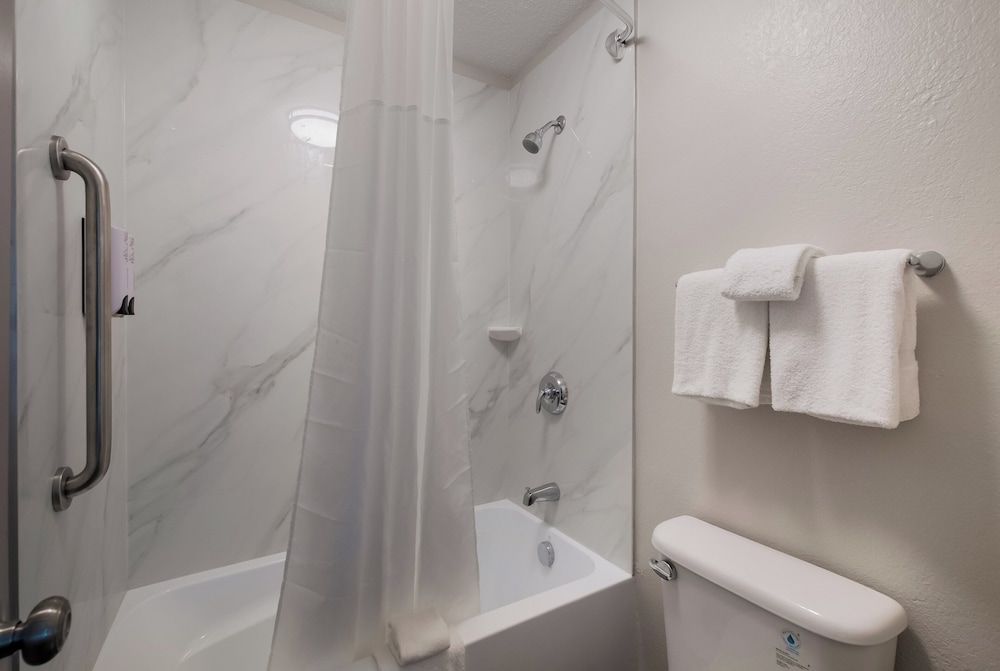 Red Roof Inn Chattanooga Hamilton Place - photo 18