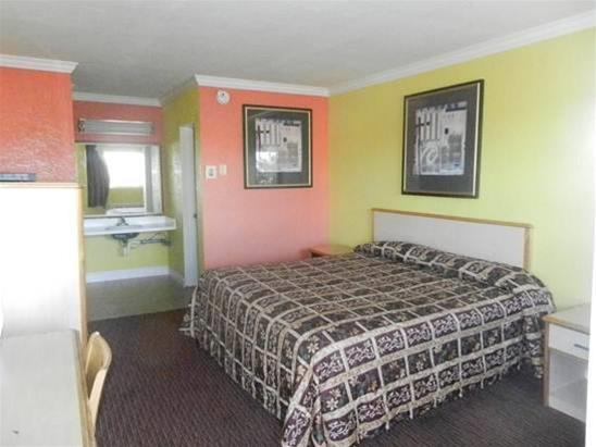 Antioch Executive Inn - photo 15
