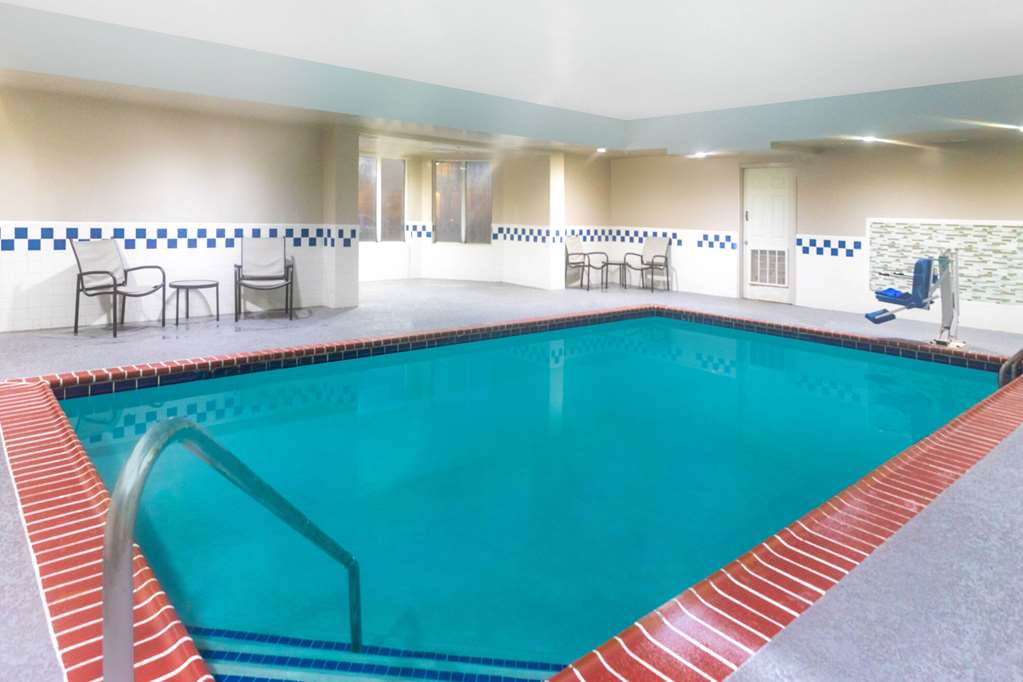 La Quinta Inn & Suites by Wyndham Hopkinsville - photo 9