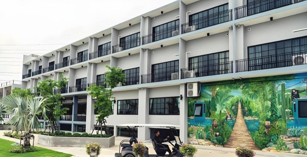 Esc Park Hotel — Khlong Luang