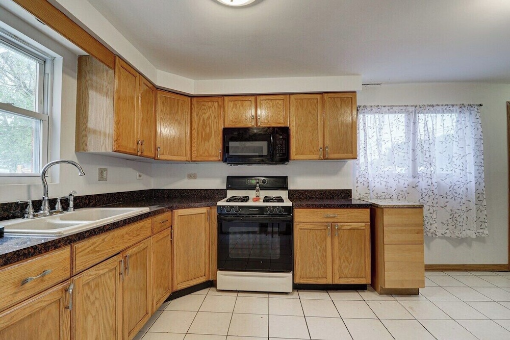Getaway Near ORD With Great Local Amenities - photo 12